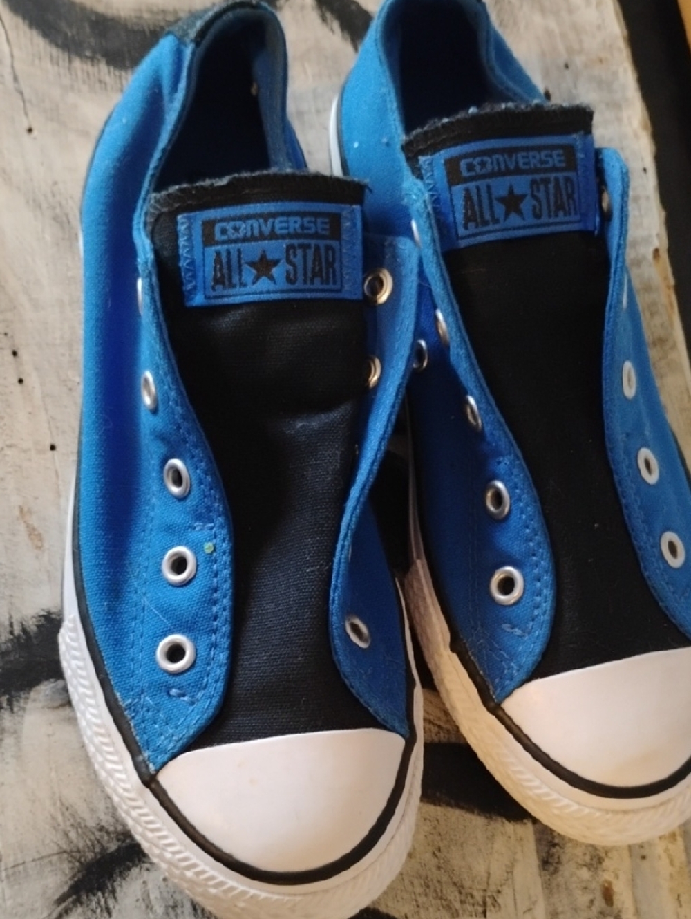 Converse Youth Low Top Sneakers in Blue and Black Sz 2.5